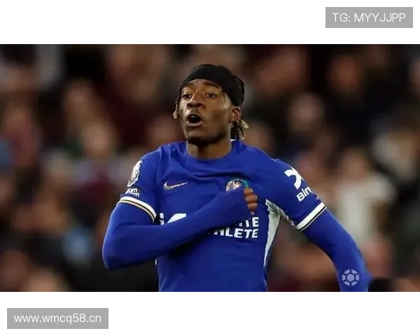 杜埃更适合边锋还是中场？战术角色与适配性分析