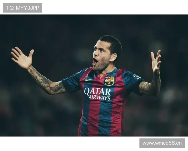 马塞洛与阿尔维斯在边后卫重心转移与组织参与下形成分散趋势